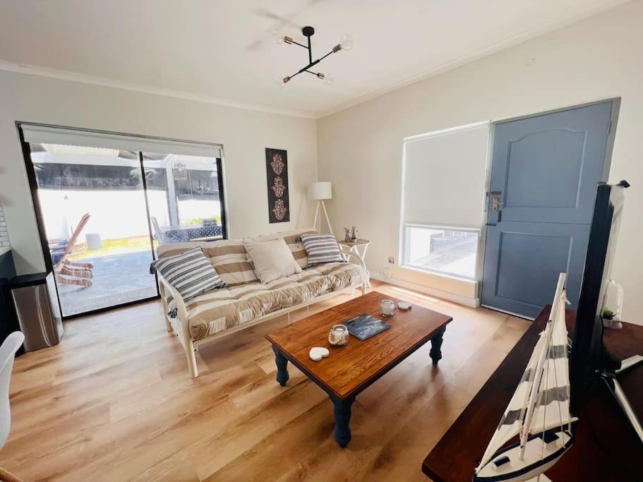 Adorable 2 Bedroom Cottage With Spacious Veranda Hermanus Exteriör bild