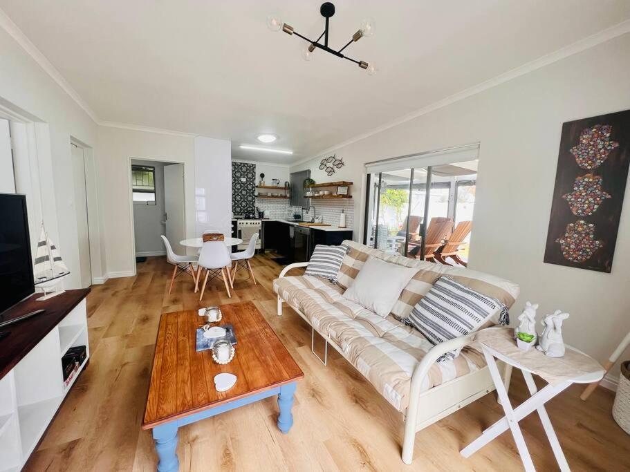 Adorable 2 Bedroom Cottage With Spacious Veranda Hermanus Exteriör bild
